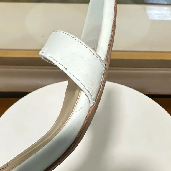 🌹STUART WEITZMAN 🌹 Nearly Nude White Leather Sandals Size: 8.5
